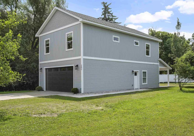 Homes for sale in Charlevoix, MI | 202 W Carpenter St, Charlevoix, MI 49720 | MLS# 78080059717