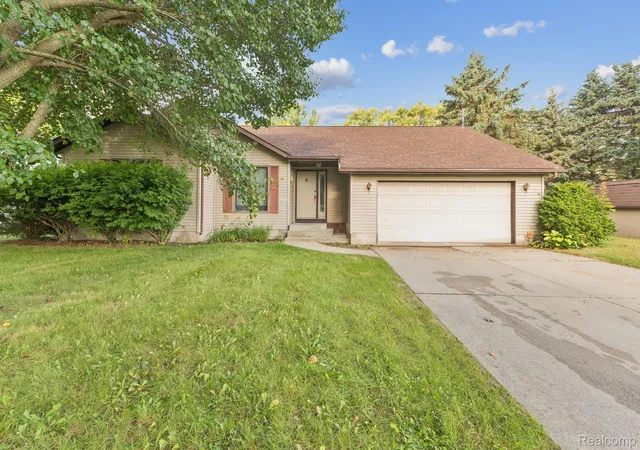 Photo 1 of Sale Pending at 1022 S Lincoln Rd, Mount Pleasant, MI 48858 | MLS# 20251018579 | Listing updated on 2026-07-07