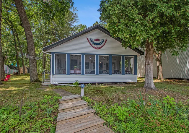 1st image of 14931 Bachelor Is, Niles, MI 49120 | MLS# 66025035795