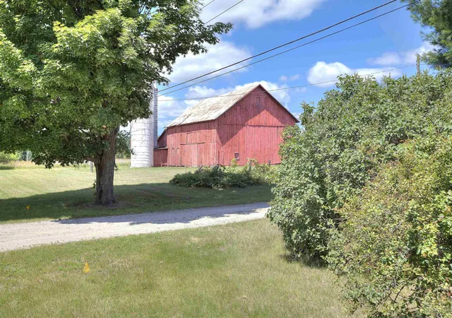 4th image of 20682 Honor Hwy, Interlochen, MI 49643 | MLS# 78080059865