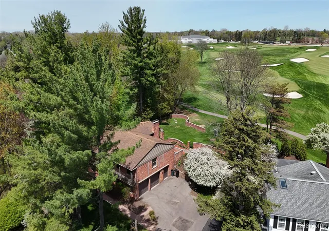 Photo 1 of Single family home for sale at 3880 Oakland Dr, Bloomfield Hills, MI 48301 | MLS# 20251019711 | Listing updated on 2026-09-23
