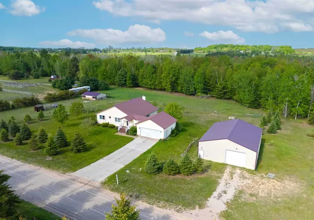 Photo 1 of Single family home for sale at 7495 Bennett Rd, Williamsburg, MI 49690 | MLS# 78080060194 | Listing updated on 2026-09-01
