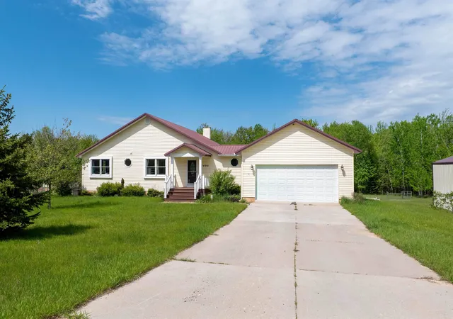 Photo 3 of Single family home for sale at 7495 Bennett Rd, Williamsburg, MI 49690 | MLS# 78080060194 | Listing updated on 2026-09-01