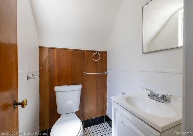 Photo 4 of Single family home for sale at 1915 Ewald Cir, Detroit, MI 48238 | MLS# 20251021380 | Listing updated on 2026-07-22