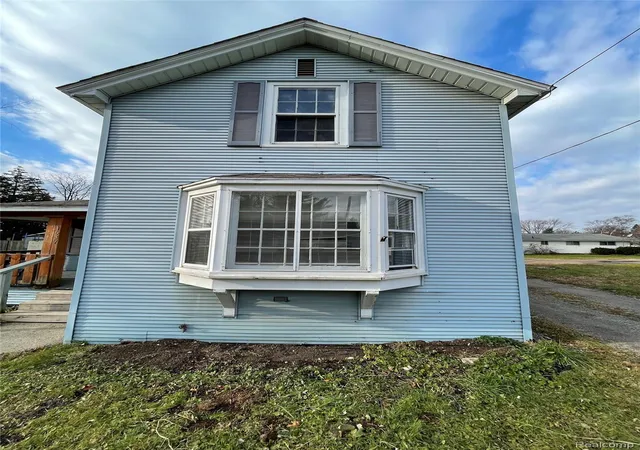 Photo 3 of Single family home for sale at 1537 Bay St, Saginaw, MI 48602 | MLS# 20251021729 | Listing updated on 2026-07-06