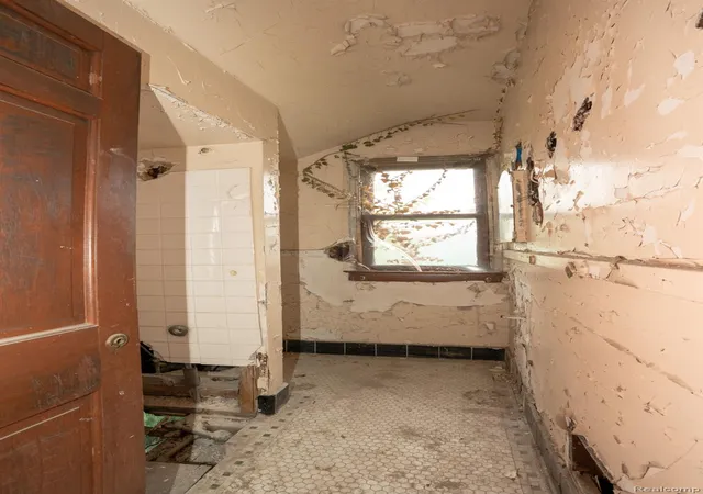 Photo 4 of Single family home for sale at 17403 Goddard St, Detroit, MI 48212 | MLS# 20251021850 | Listing updated on 2026-07-31