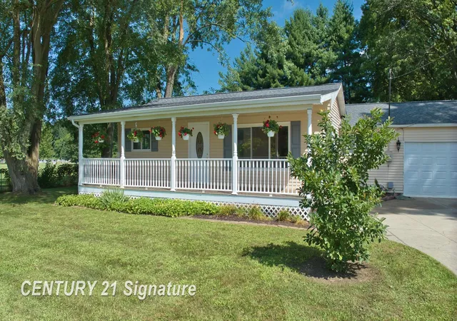 Photo 3 of Single family home for sale at 9326 Vienna Rd, Montrose, MI 48457 | MLS# 5050183415 | Listing updated on 2026-08-31