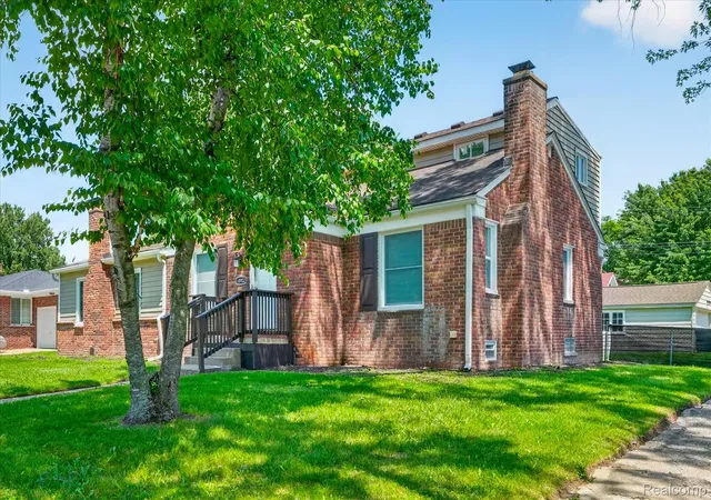 Photo 2 of Single family home for sale at 18902 Westmore St, Livonia, MI 48152 | MLS# 20251022321 | Listing updated on 2026-08-22