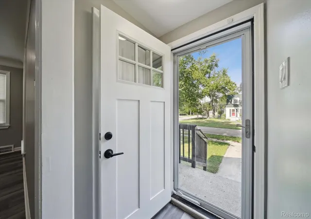 Photo 3 of Single family home for sale at 18902 Westmore St, Livonia, MI 48152 | MLS# 20251022321 | Listing updated on 2026-08-22