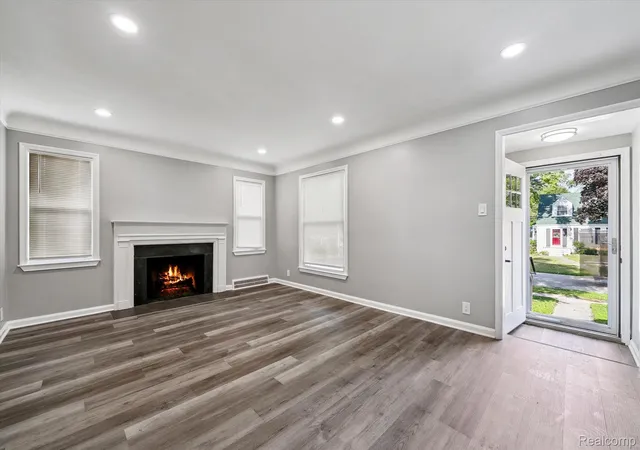 Photo 3 of Single family home for sale at 18902 Westmore St, Livonia, MI 48152 | MLS# 20251022321 | Listing updated on 2026-08-22