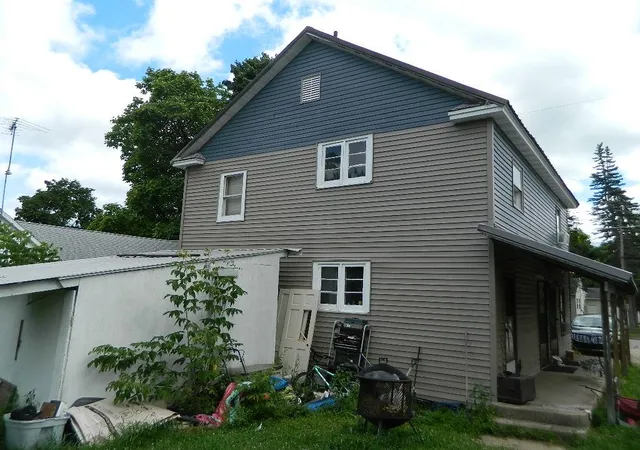 Photo 3 of Multi family home for sale at 1504-1504 1/2 Lyons St, Mt Pleasant City Isabella, MI 48858 | MLS# 79080060444 | Listing updated on 2026-08-30