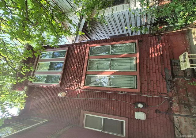 Photo 4 of Single family home for sale at 2981 W Euclid St, Detroit, MI 48206 | MLS# 20251024846 | Listing updated on 2026-07-07