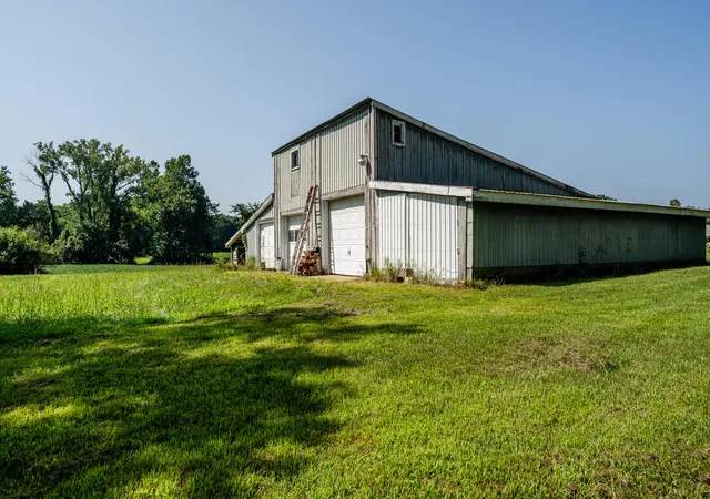 Photo 4 of Single family home for sale at 7462 W Martin Rd, Three Oaks, MI 49128 | MLS# 69025039910 | Listing updated on 2026-04-14
