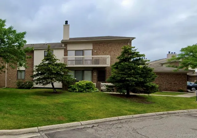 Photo 1 of Sale Pending at 6693 Maple Lakes Dr #62, West Bloomfield, MI 48322 | MLS# 20251028344 | Listing updated on 2026-07-07