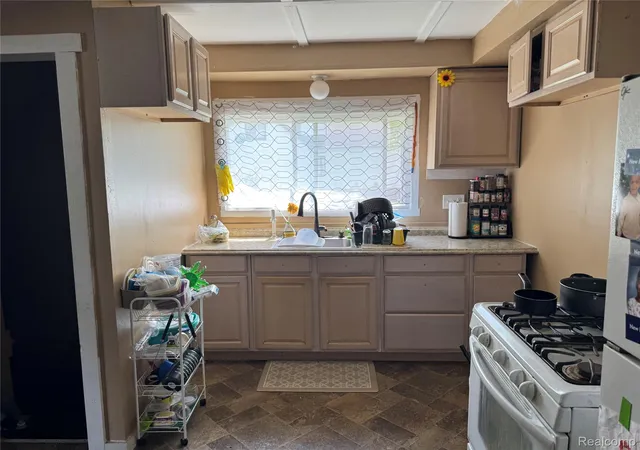 5th image of 8103 Fielding St, Detroit, MI 48228 | MLS# 20251028873
