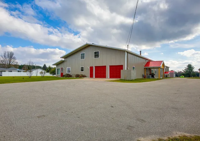 Homes for sale in Cadillac, MI | 6576 E 34 Rd, Cadillac, MI 49601 | MLS# 78080061021