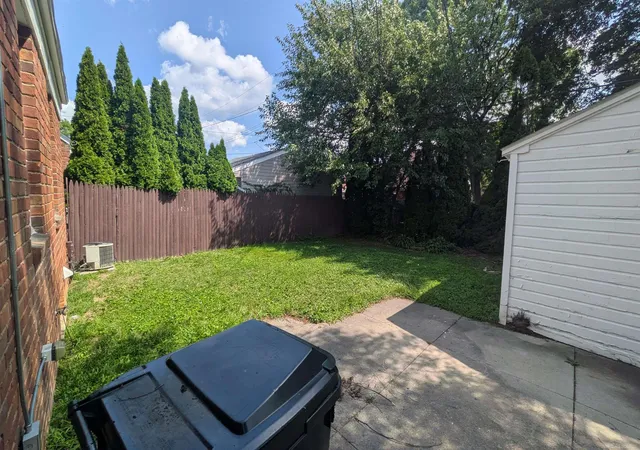 Photo 3 of Single family home for sale at 17970 Lincoln Dr, Roseville, MI 48066 | MLS# 58050185881 | Listing updated on 2026-09-03