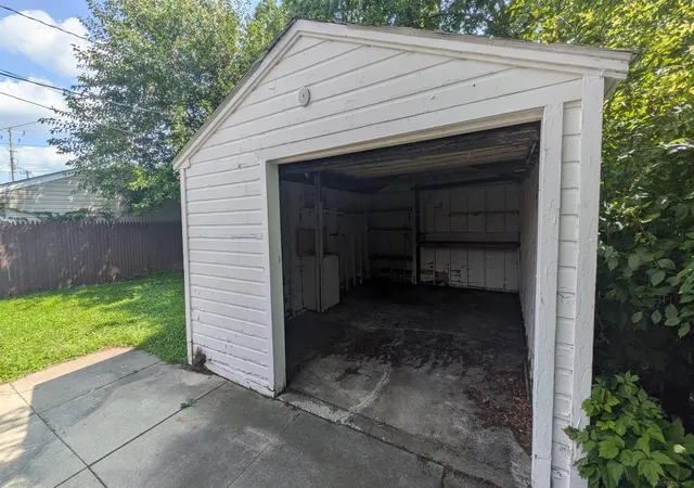 Photo 3 of Single family home for sale at 17970 Lincoln Dr, Roseville, MI 48066 | MLS# 58050185881 | Listing updated on 2026-09-03