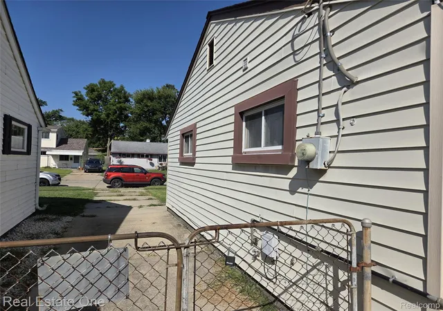 Photo 3 of Single family home for sale at 8279 Elm St, Taylor, MI 48180 | MLS# 20251029525 | Listing updated on 2026-07-07