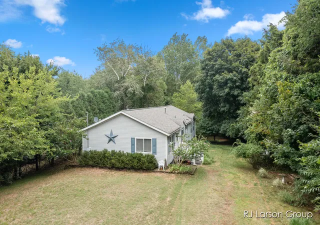 2nd image of 1007 Orchard Ave, South Haven, MI 49090 | MLS# 65025042741
