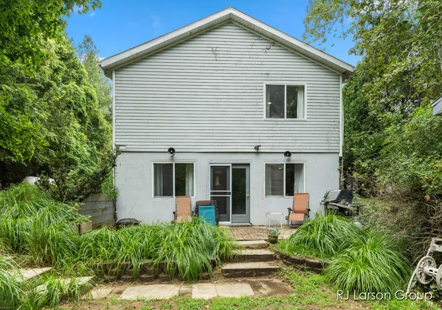 Photo 3 of Single family home for sale at 1007 Orchard Ave, South Haven, MI 49090 | MLS# 65025042741 | Listing updated on 2026-07-31