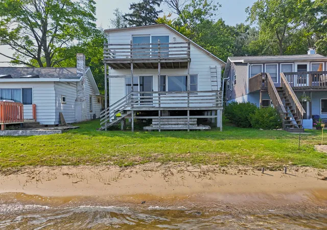 1st image of 67003 Lakeshore Dr, Dowagiac, MI 49047 | MLS# 69025042751
