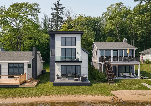 31st image of 67003 Lakeshore Dr, Dowagiac, MI 49047 | MLS# 69025042751