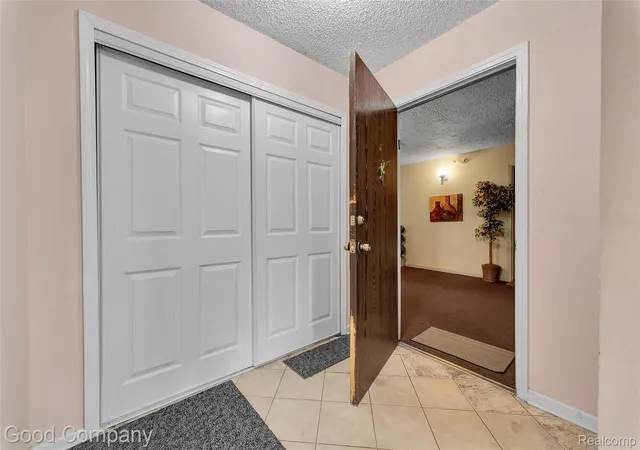 3rd image of 27835 Berrywood Ln, Farmington Hills, MI 48334