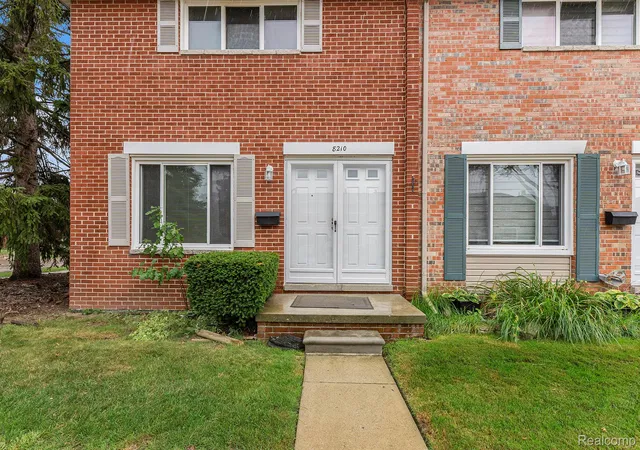 Listing Photo 1 - Condo for sale in building located at 8210 Hettenberger, Warren, MI 48092