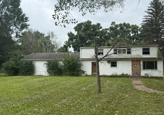 Listing Photo 1 - Condo for sale in building located at 3335 Clinton Wy Rd, Jackson, MI 49201