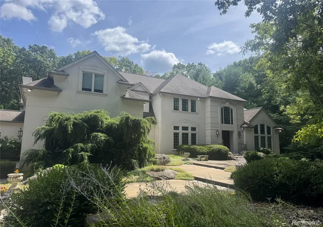 1st image of 12240 Woodline Dr, Fenton, MI 48430 | MLS# 20251031256