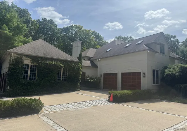 2nd image of 12240 Woodline Dr, Fenton, MI 48430 | MLS# 20251031256