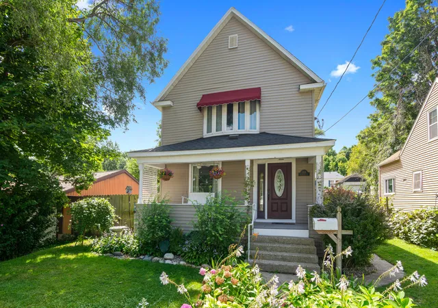 Photo 1 of Sale Pending at 1118 E Alcott St, Kalamazoo, MI 49001 | MLS# 81025044295 | Listing updated on 2026-06-10