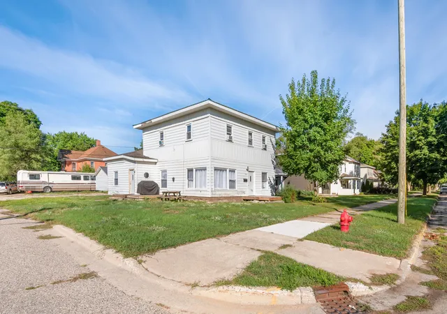 Photo 3 of Single family home for sale at 203 N 3rd Ave, Big Rapids, MI 49307 | MLS# 72025044380 | Listing updated on 2026-07-06