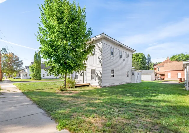 Photo 3 of Single family home for sale at 203 N 3Rd Ave, Big Rapids, MI 49307 | MLS# 72025044380 | Listing updated on 2026-07-06