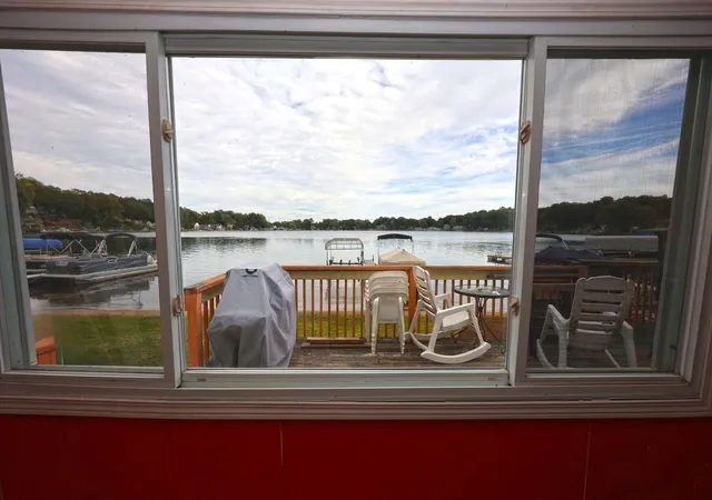 2nd image of 67023 Lakeshore Dr, Dowagiac, MI 49047 | MLS# 69025044387