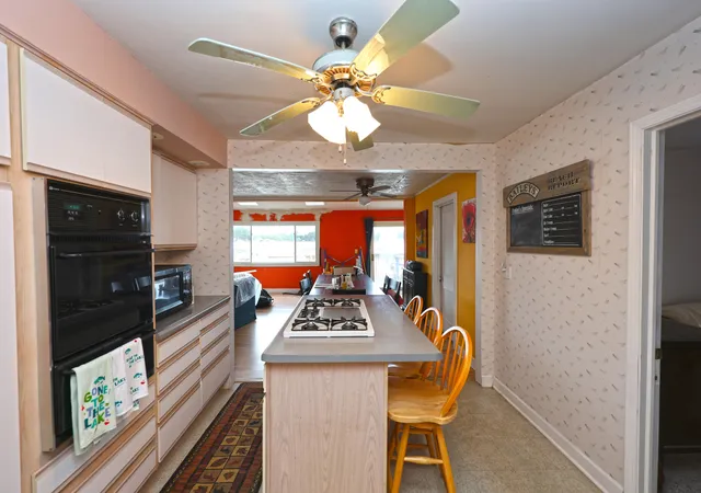 3rd image of 67023 Lakeshore Dr, Dowagiac, MI 49047 | MLS# 69025044387