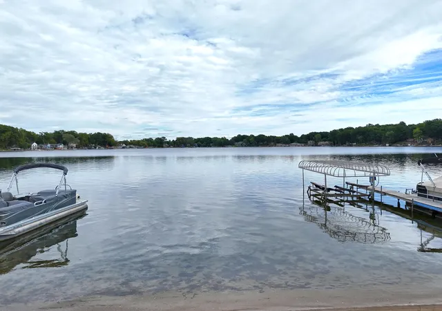 4th image of 67023 Lakeshore Dr, Dowagiac, MI 49047 | MLS# 69025044387