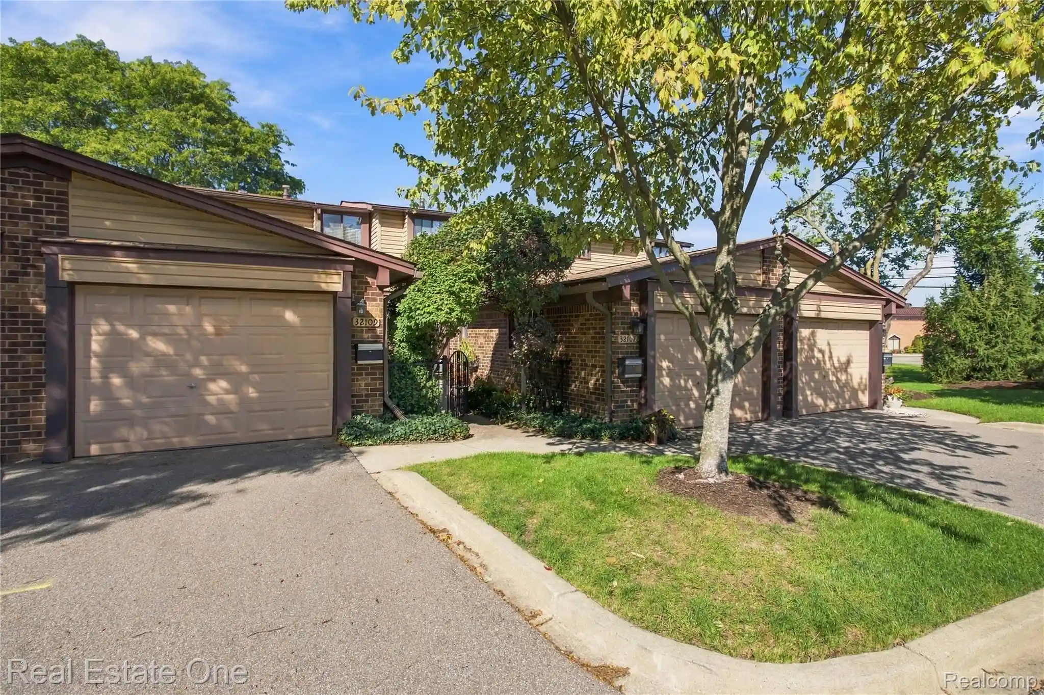 Condo for sale at 32109 W 12 Mile Rd, Farmington Hills, MI 48334 | MLS# 20251032111