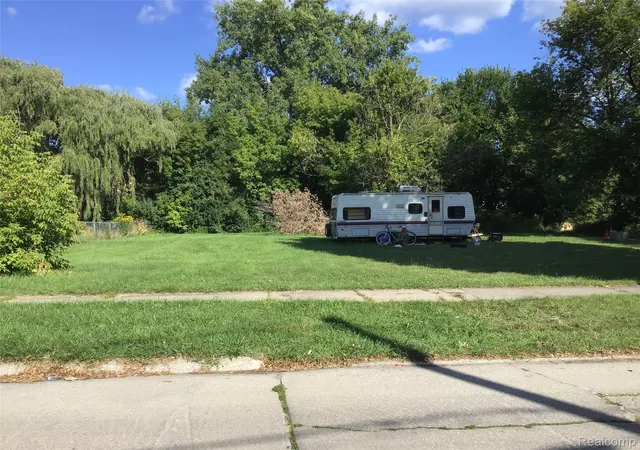 Photo 1 of Land for sale at 2420 Lynnwood Ave, Saginaw, MI 48601 | MLS# 20251032160 | Listing updated on 2026-08-24