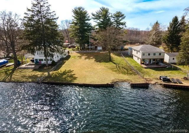 3rd image of 5031 Pine Dr, Jackson, MI 49201 | MLS# 20251032610