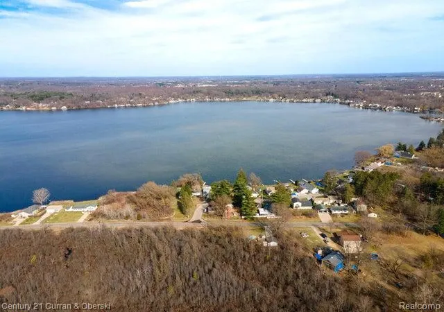 4th image of 5031 Pine Dr, Jackson, MI 49201 | MLS# 20251032610