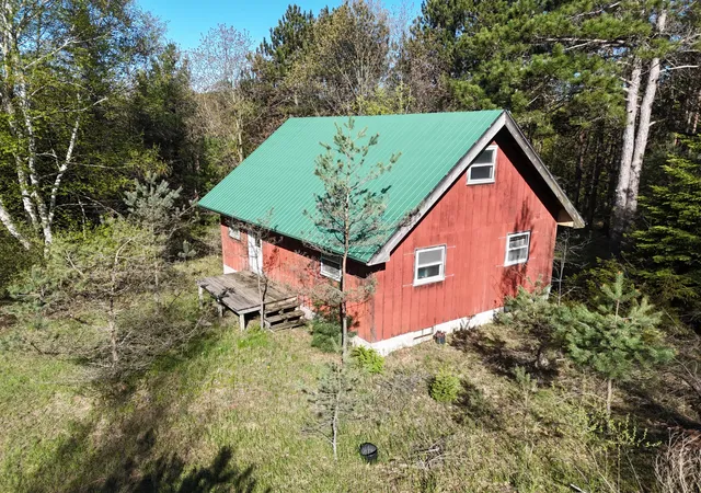 2nd image of 928 Pilgrim Hwy, Frankfort, MI 49635 | MLS# 67025045300