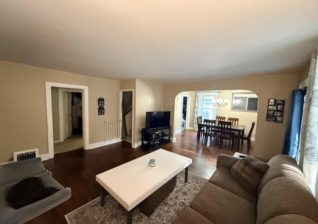 3rd image of 617 S Lansing St, Mount Pleasant, MI 48858 | MLS# 72025045940