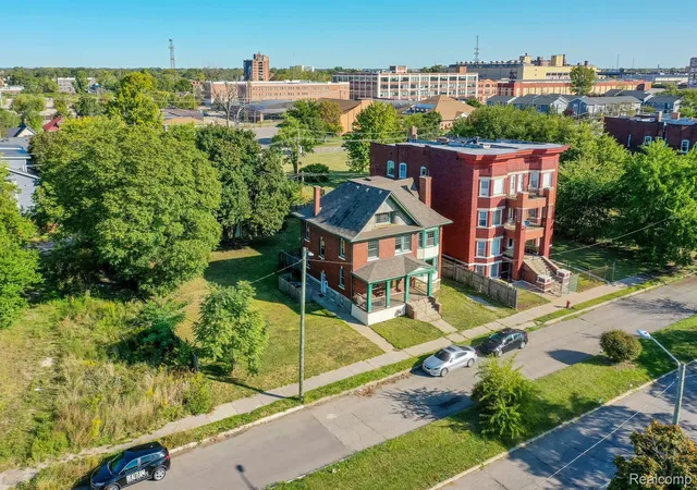 3rd image of 243 E Edsel Ford Fwy, Detroit, MI 48202 | MLS# 20251034985