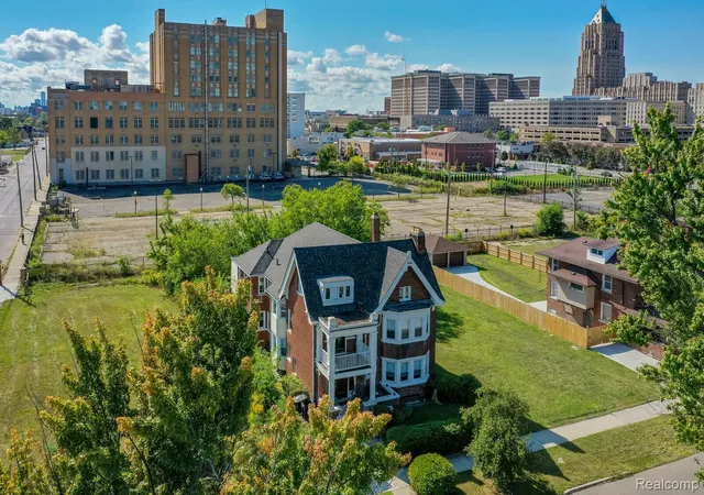 3rd image of 100 Chandler St, Detroit, MI 48202 | MLS# 20251034991