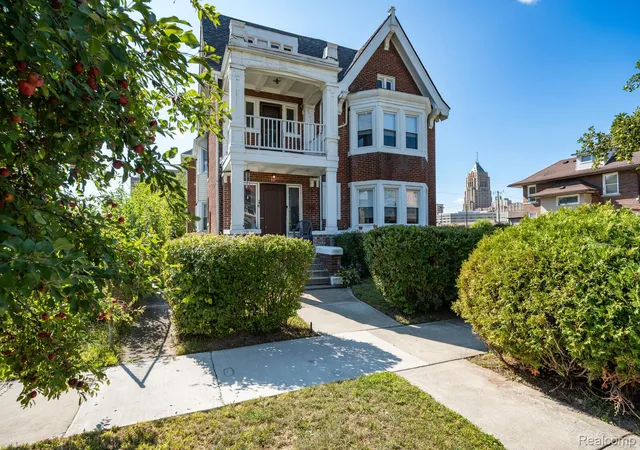Listing Photo 2 - Condo for sale in building located at 100 Chandler St, Detroit, MI 48219 - Unit #