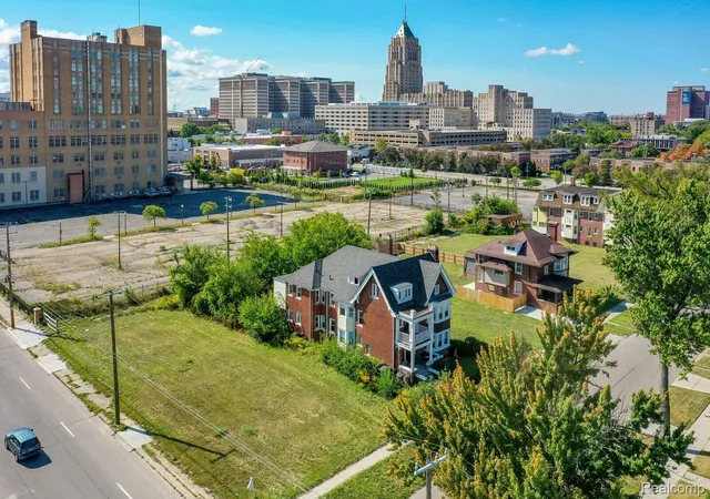4th image of 100 Chandler St, Detroit, MI 48202 | MLS# 20251034991