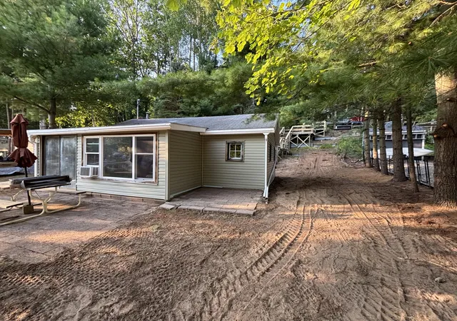 2nd image of 951 Lake Dr, Harrison, MI 48625 | MLS# 55025046380