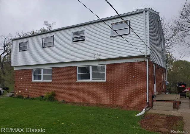 Photo 1 of Sale Pending at 820 Waskin Dr, Tecumseh, MI 49286 | MLS# 20251035739 | Listing updated on 2026-07-07